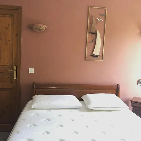 Privee Dans Maison Habitation Climatisee Cuisine D'ete Piscine Sdb Et Wc Commun *