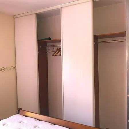 Privee Dans Maison Habitation Climatisee Cuisine D'ete Piscine Sdb Et Wc Commun Δωμάτια σε οικογενειακή κατοικία *